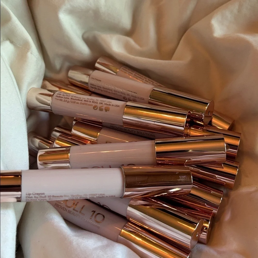 Doll 10 Proven beauty solutions color Enjoy Life lip crayon 2.4g  lip stick